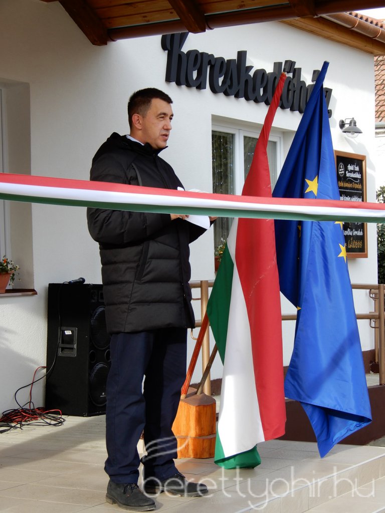 Megnyílt az Apáti Ízek Kereskedőház 05